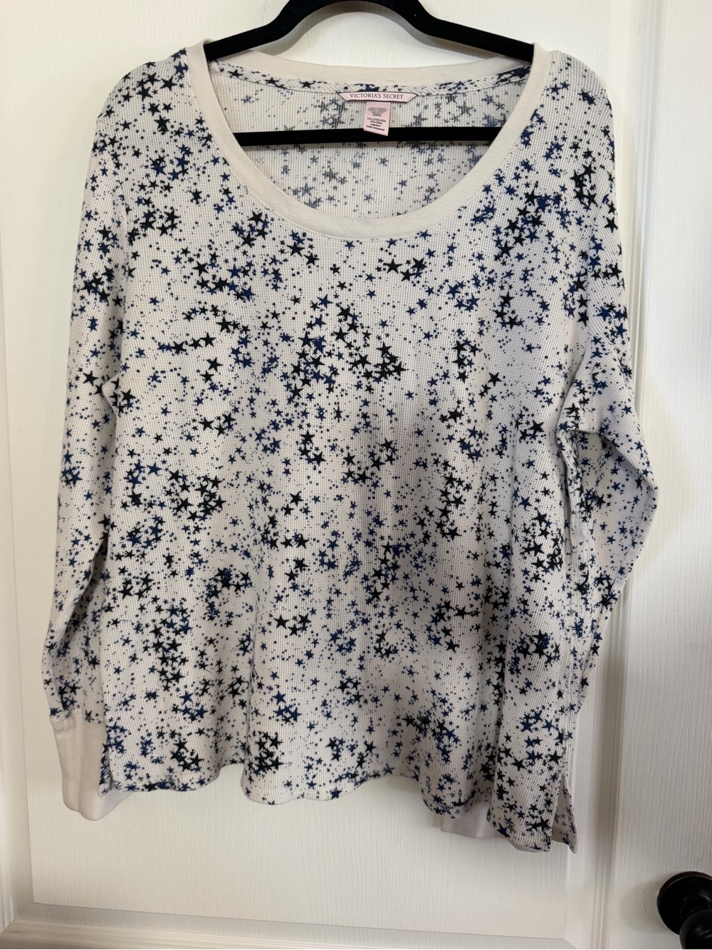 Victoria's Secret White Star-Print Long Sleeve Scoop Thermal Top.  Sz L